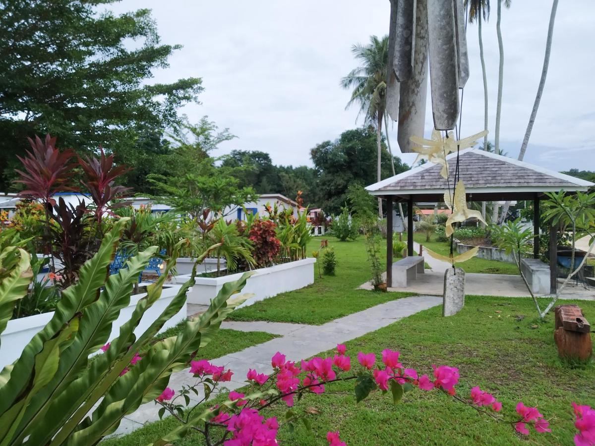 Rafflesia Resort Lundu 外观 照片